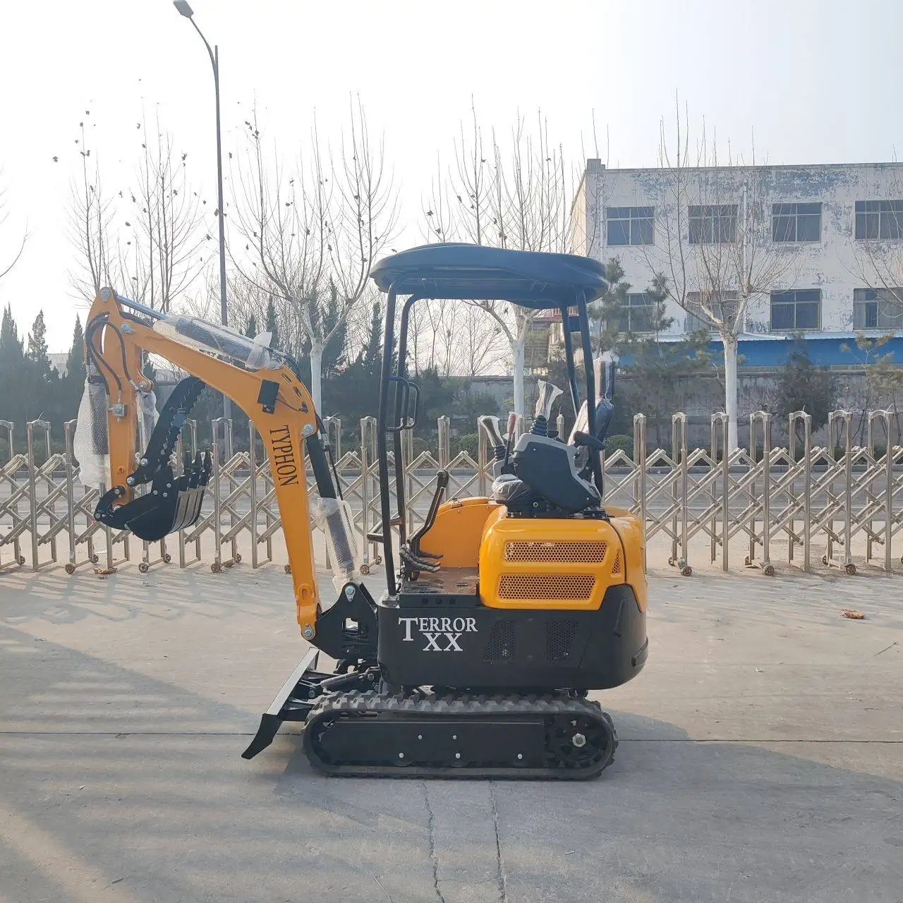 4,000 lb TYPHON TERROR XX Mini Excavator Rubber Track with Kubota D902 Diesel Engine USA