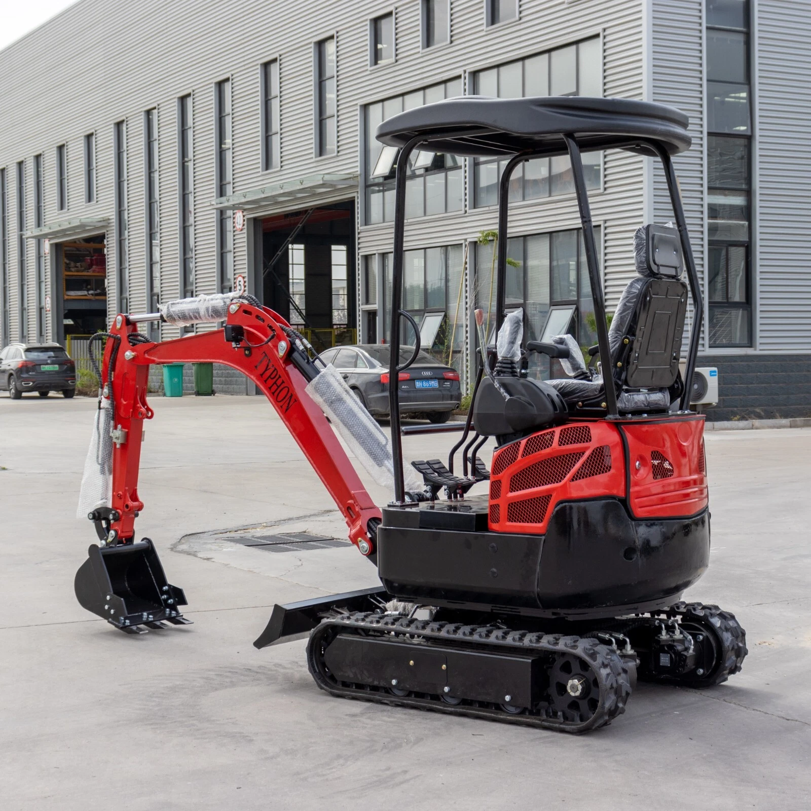 4,000 lbs Terror XVIII Mini Excavator  KUBOTA D902 Diesel Machine
